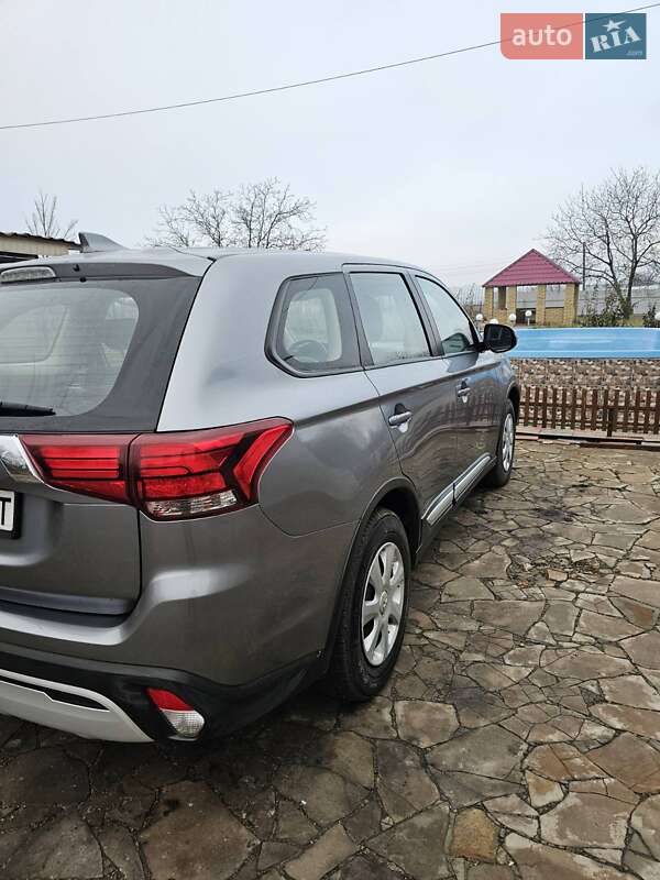 Внедорожник / Кроссовер Mitsubishi Outlander 2021 в Киеве