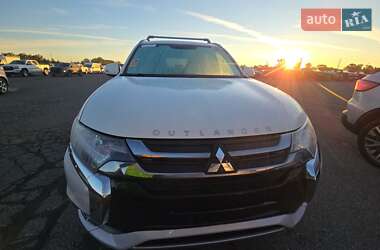 Внедорожник / Кроссовер Mitsubishi Outlander 2018 в 
