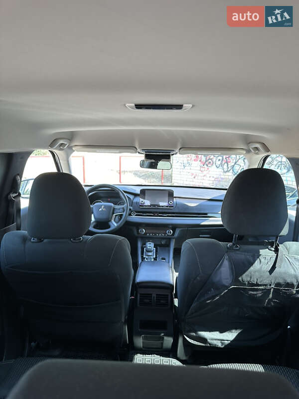 Позашляховик / Кросовер Mitsubishi Outlander 2022 в Одесі фото 13 Позашляховик / Кросовер Mitsubishi Outlander 2022 в Одесі