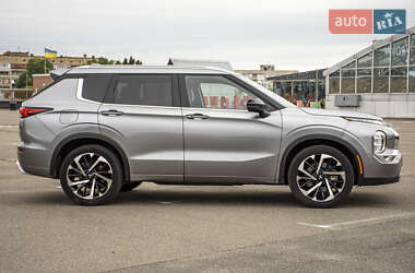Позашляховик / Кросовер Mitsubishi Outlander 2021 в  фото 5 Позашляховик / Кросовер Mitsubishi Outlander 2021 в