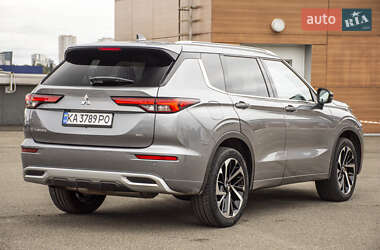 Позашляховик / Кросовер Mitsubishi Outlander 2021 в  фото 7 Позашляховик / Кросовер Mitsubishi Outlander 2021 в