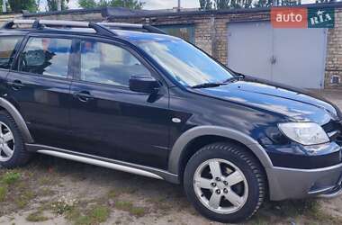 Внедорожник / Кроссовер Mitsubishi Outlander 2005 в 