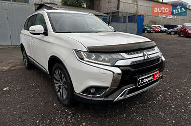 Внедорожник / Кроссовер Mitsubishi Outlander 2019 в 