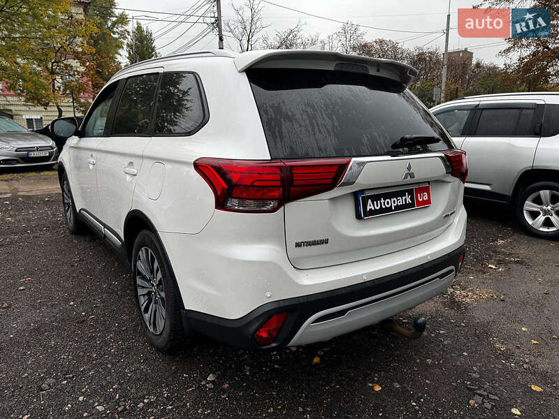 Внедорожник / Кроссовер Mitsubishi Outlander 2019 в Киеве