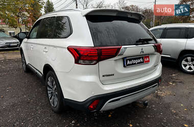 Внедорожник / Кроссовер Mitsubishi Outlander 2019 в 