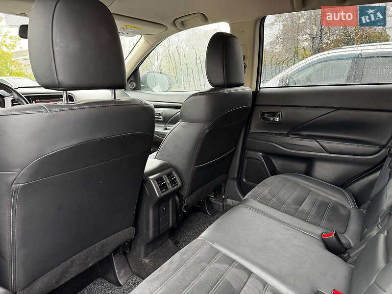 Внедорожник / Кроссовер Mitsubishi Outlander 2019 в Киеве