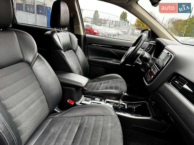 Внедорожник / Кроссовер Mitsubishi Outlander 2019 в Киеве