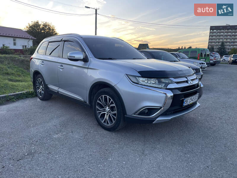 Позашляховик / Кросовер Mitsubishi Outlander 2015 в Миколаєві