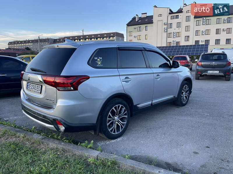 Позашляховик / Кросовер Mitsubishi Outlander 2015 в Миколаєві