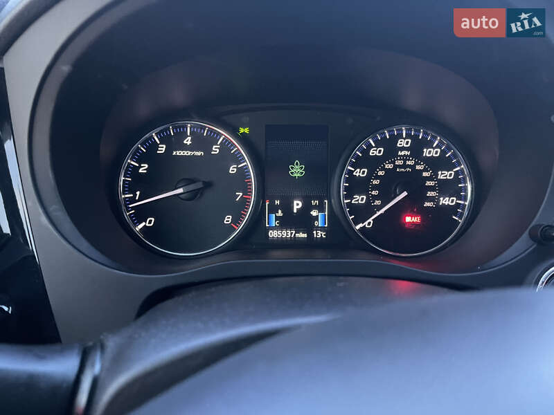 Позашляховик / Кросовер Mitsubishi Outlander 2015 в Миколаєві