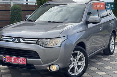 Внедорожник / Кроссовер Mitsubishi Outlander 2014 в 