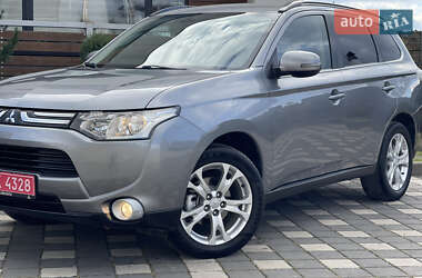 Внедорожник / Кроссовер Mitsubishi Outlander 2014 в 