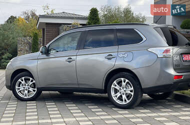 Внедорожник / Кроссовер Mitsubishi Outlander 2014 в 