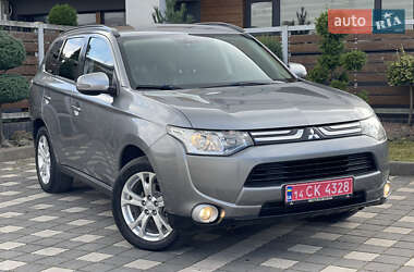 Внедорожник / Кроссовер Mitsubishi Outlander 2014 в 