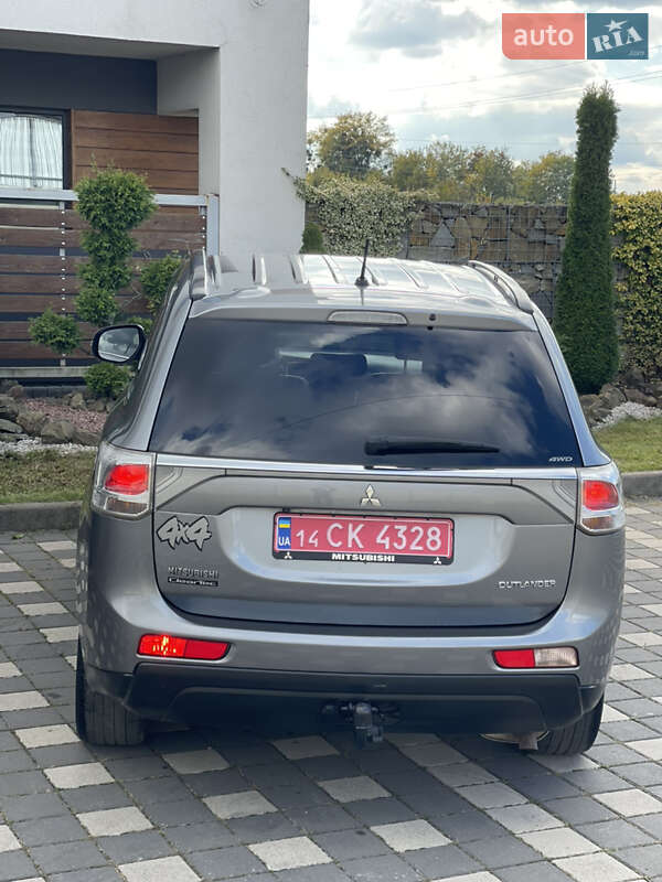 Внедорожник / Кроссовер Mitsubishi Outlander 2014 в Стрые