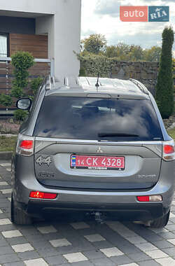Внедорожник / Кроссовер Mitsubishi Outlander 2014 в 