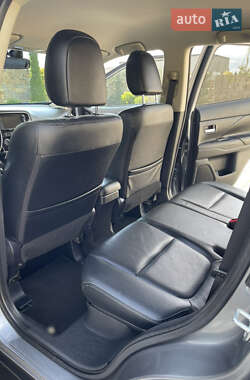 Внедорожник / Кроссовер Mitsubishi Outlander 2014 в 