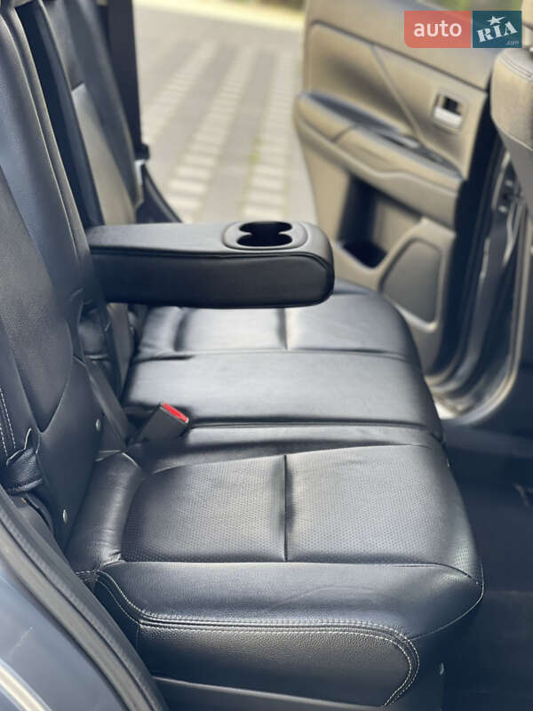 Внедорожник / Кроссовер Mitsubishi Outlander 2014 в Стрые