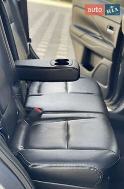 Внедорожник / Кроссовер Mitsubishi Outlander 2014 в 