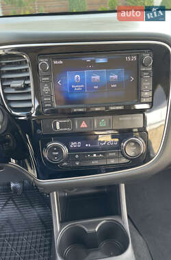 Внедорожник / Кроссовер Mitsubishi Outlander 2014 в 