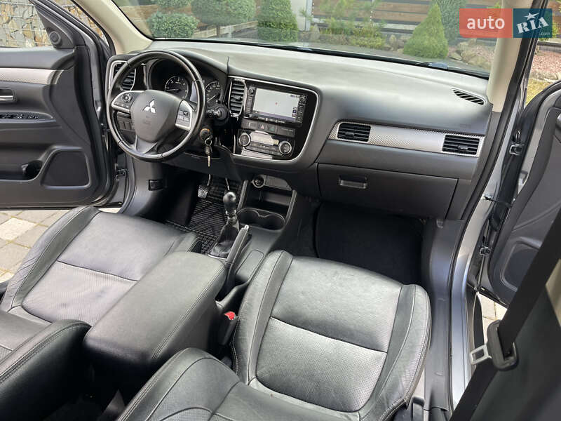 Внедорожник / Кроссовер Mitsubishi Outlander 2014 в Стрые