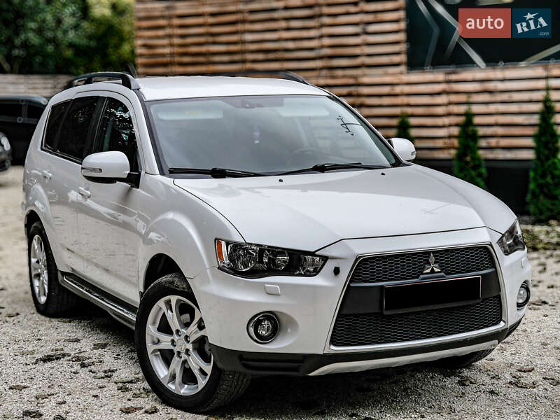 Внедорожник / Кроссовер Mitsubishi Outlander 2010 в Бродах