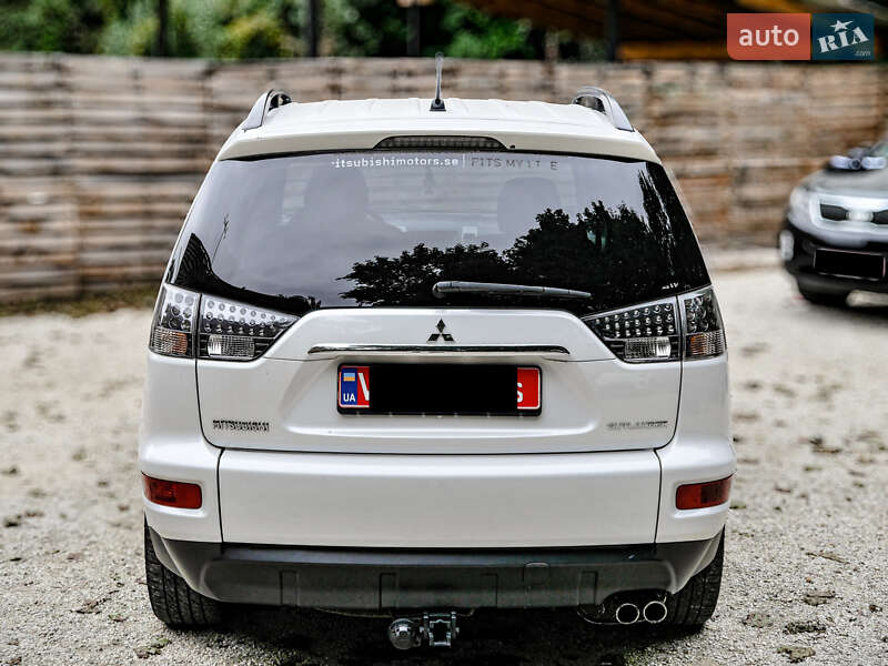 Внедорожник / Кроссовер Mitsubishi Outlander 2010 в Бродах