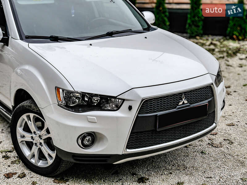 Внедорожник / Кроссовер Mitsubishi Outlander 2010 в Бродах