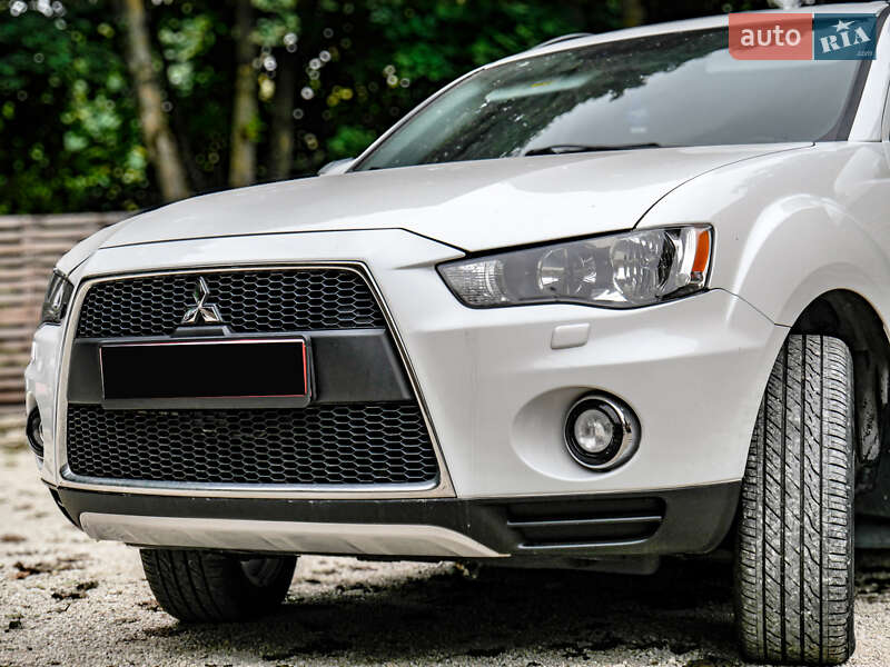 Внедорожник / Кроссовер Mitsubishi Outlander 2010 в Бродах