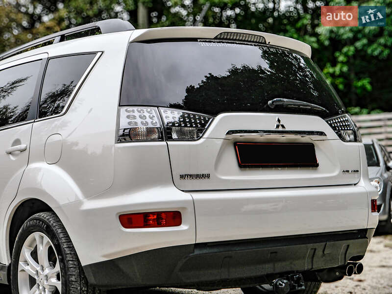 Внедорожник / Кроссовер Mitsubishi Outlander 2010 в Бродах