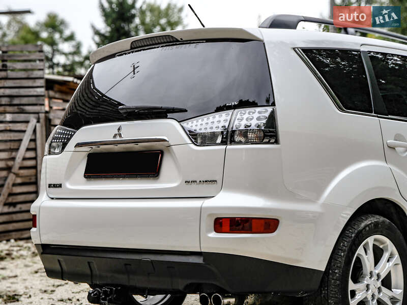 Внедорожник / Кроссовер Mitsubishi Outlander 2010 в Бродах