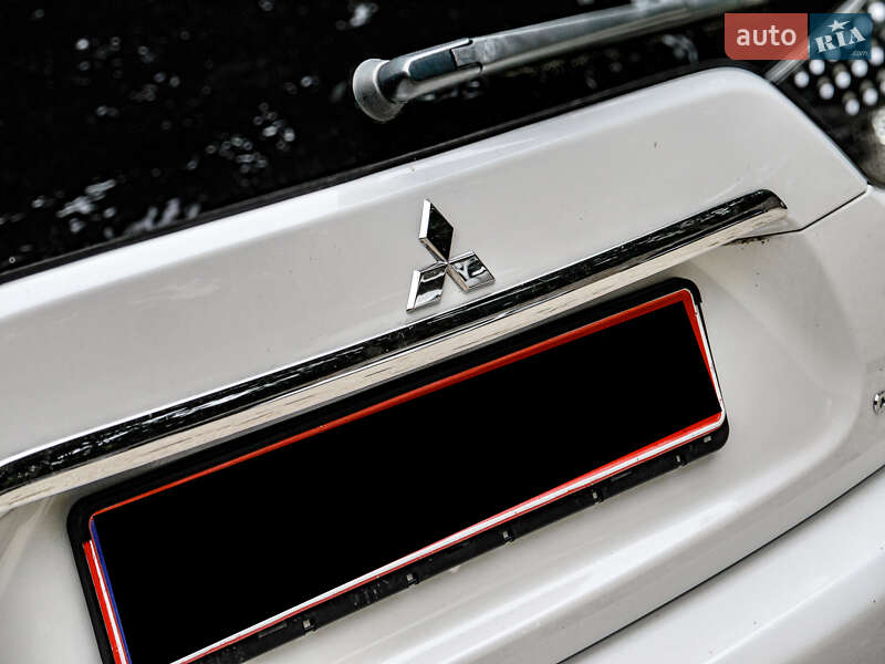 Внедорожник / Кроссовер Mitsubishi Outlander 2010 в Бродах