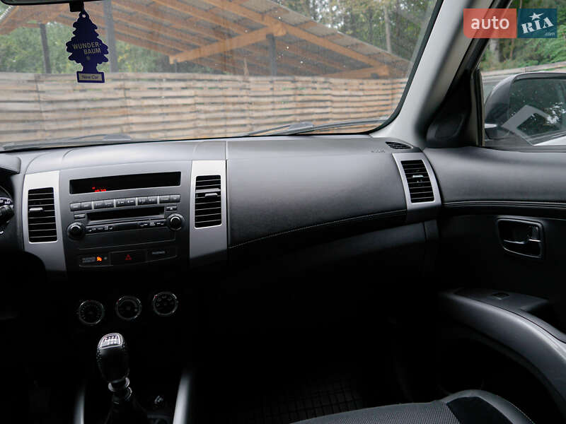 Внедорожник / Кроссовер Mitsubishi Outlander 2010 в Бродах