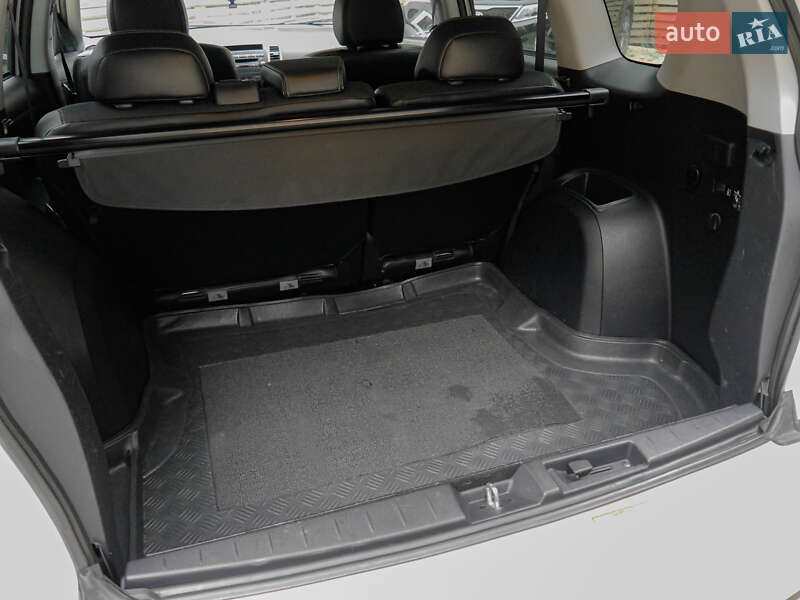 Внедорожник / Кроссовер Mitsubishi Outlander 2010 в Бродах