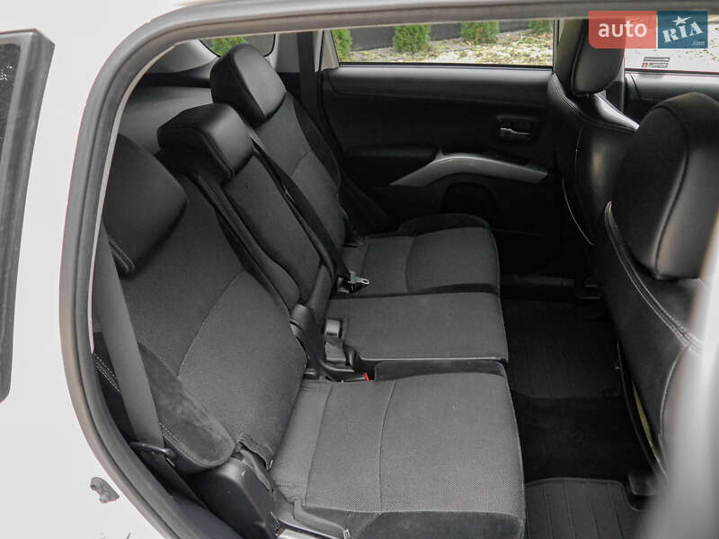 Внедорожник / Кроссовер Mitsubishi Outlander 2010 в Бродах