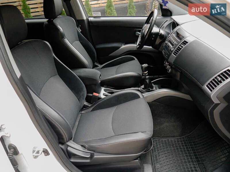 Внедорожник / Кроссовер Mitsubishi Outlander 2010 в Бродах