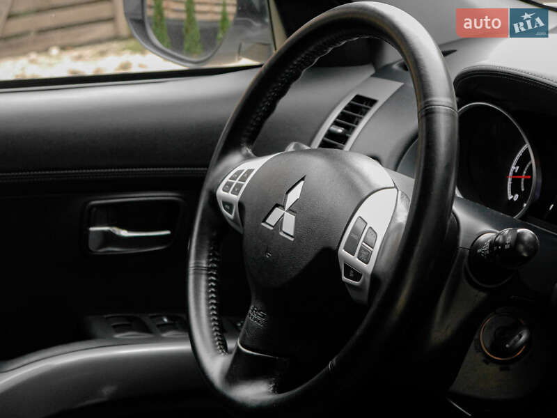 Внедорожник / Кроссовер Mitsubishi Outlander 2010 в Бродах