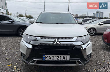 Внедорожник / Кроссовер Mitsubishi Outlander 2020 в Киеве