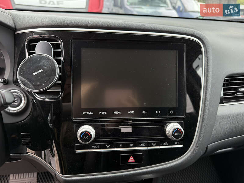Внедорожник / Кроссовер Mitsubishi Outlander 2020 в Киеве