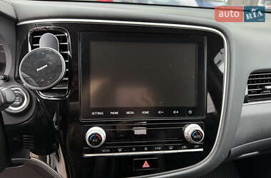 Внедорожник / Кроссовер Mitsubishi Outlander 2020 в 