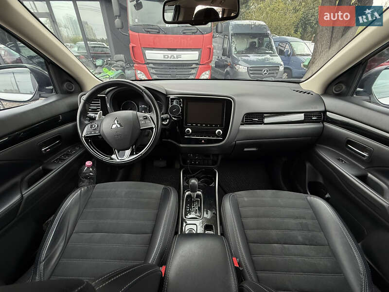 Внедорожник / Кроссовер Mitsubishi Outlander 2020 в Киеве
