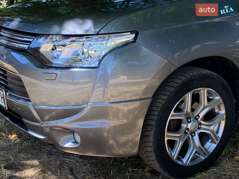 Внедорожник / Кроссовер Mitsubishi Outlander 2013 в Калуше