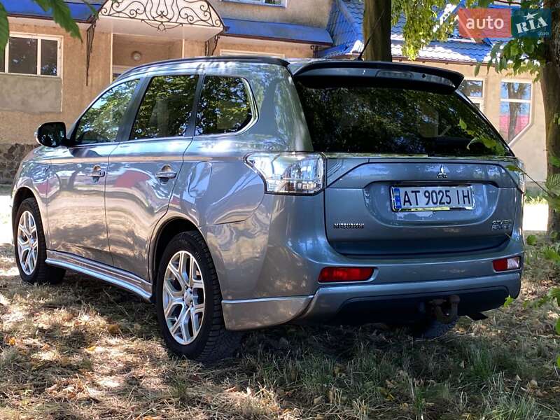 Внедорожник / Кроссовер Mitsubishi Outlander 2013 в Калуше