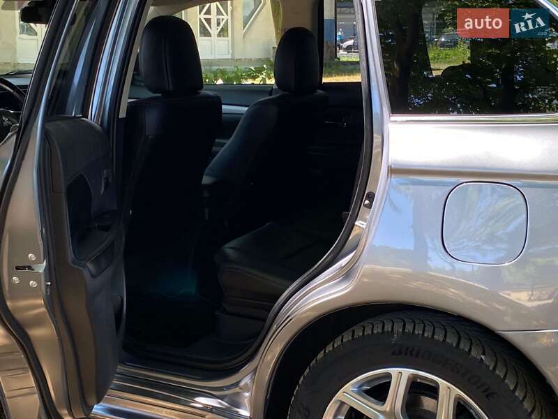 Внедорожник / Кроссовер Mitsubishi Outlander 2013 в Калуше