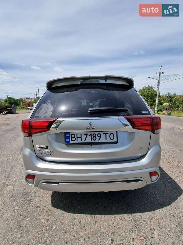 Внедорожник / Кроссовер Mitsubishi Outlander 2019 в Львове
