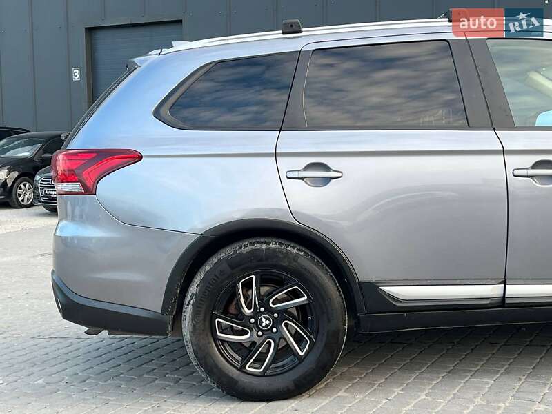 Позашляховик / Кросовер Mitsubishi Outlander 2017 в Львові фото 9 Позашляховик / Кросовер Mitsubishi Outlander 2017 в Львові