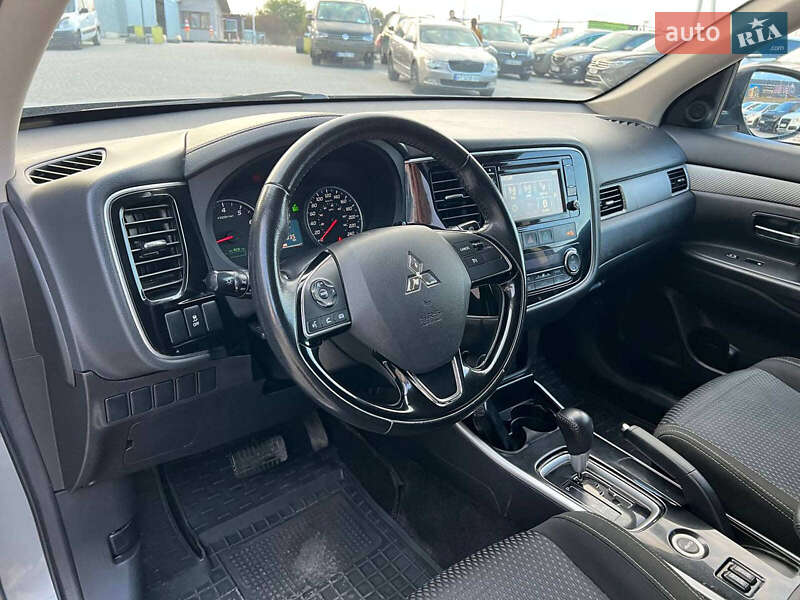 Позашляховик / Кросовер Mitsubishi Outlander 2017 в Львові фото 18 Позашляховик / Кросовер Mitsubishi Outlander 2017 в Львові