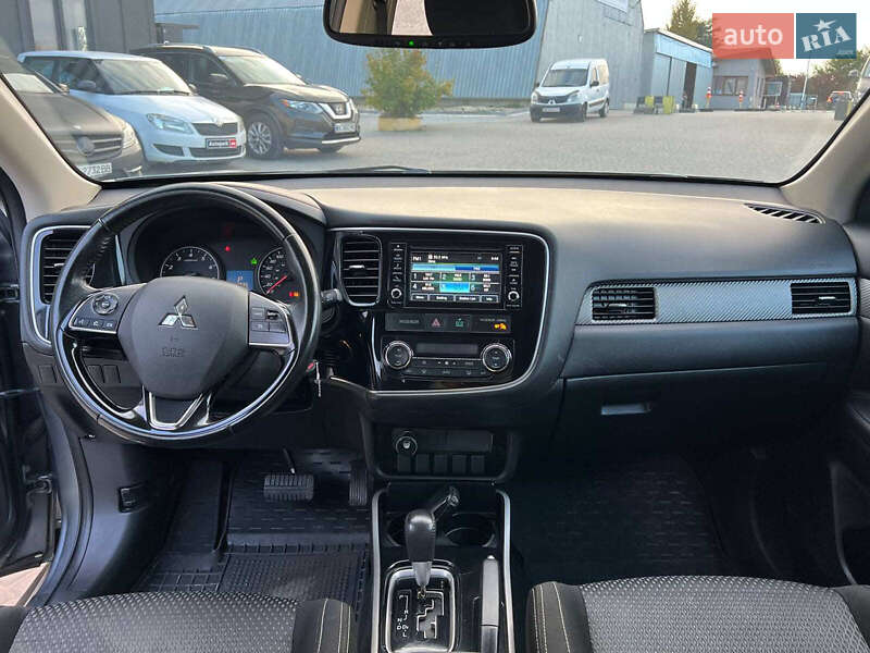 Позашляховик / Кросовер Mitsubishi Outlander 2017 в Львові фото 35 Позашляховик / Кросовер Mitsubishi Outlander 2017 в Львові