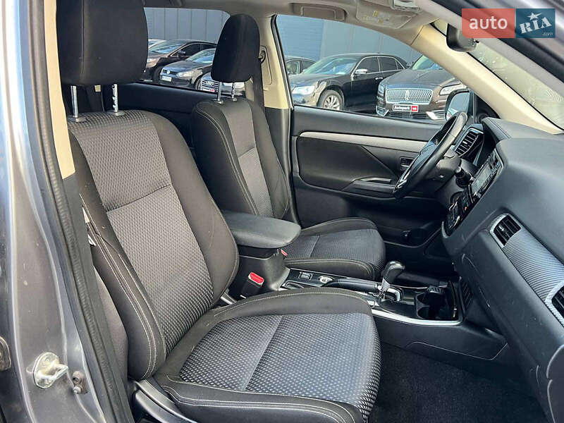 Позашляховик / Кросовер Mitsubishi Outlander 2017 в Львові фото 38 Позашляховик / Кросовер Mitsubishi Outlander 2017 в Львові