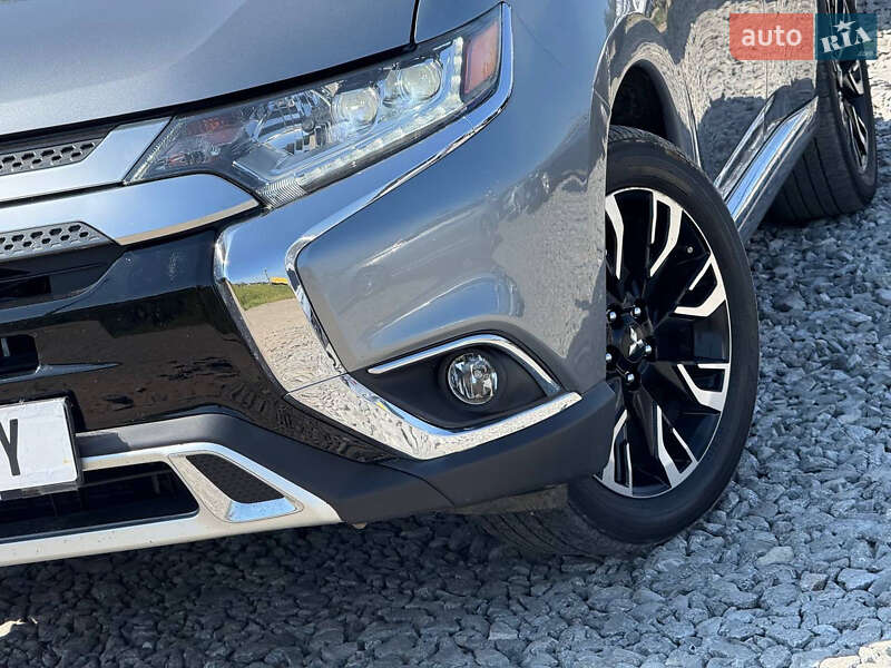 Внедорожник / Кроссовер Mitsubishi Outlander 2018 в Стрые